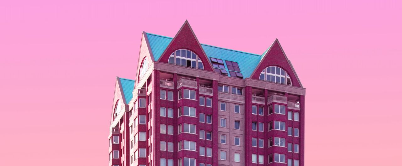 Wolkenkratzer vor pinkem Himmel Wolkenkratzer vor pinkem Himmel