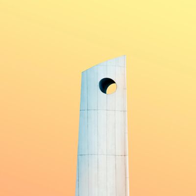 Moderne Architektur vor gelbem Himmel Moderne Architektur vor gelbem Himmel