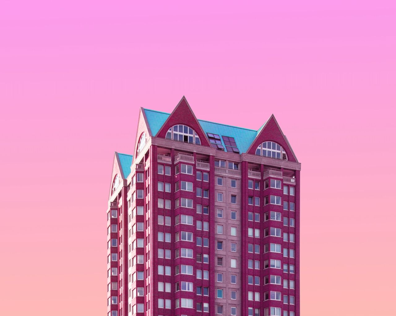 Wolkenkratzer vor pinkem Himmel Wolkenkratzer vor pinkem Himmel