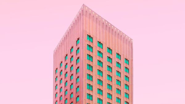 Moderne Architektur vor orangem Himmel Moderne Architektur vor orangem Himmel