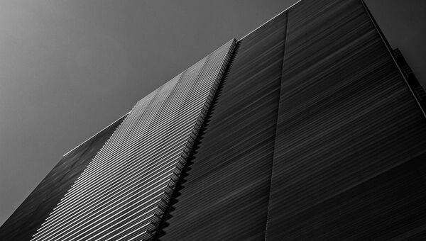 Moderne Architektur mit Farbverlauf im Himmel Moderne Architektur mit Farbverlauf im Himmel